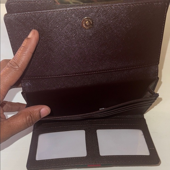 G G  Inspired Wallet with Signature Red and Green Accents - Picture 9 of 11